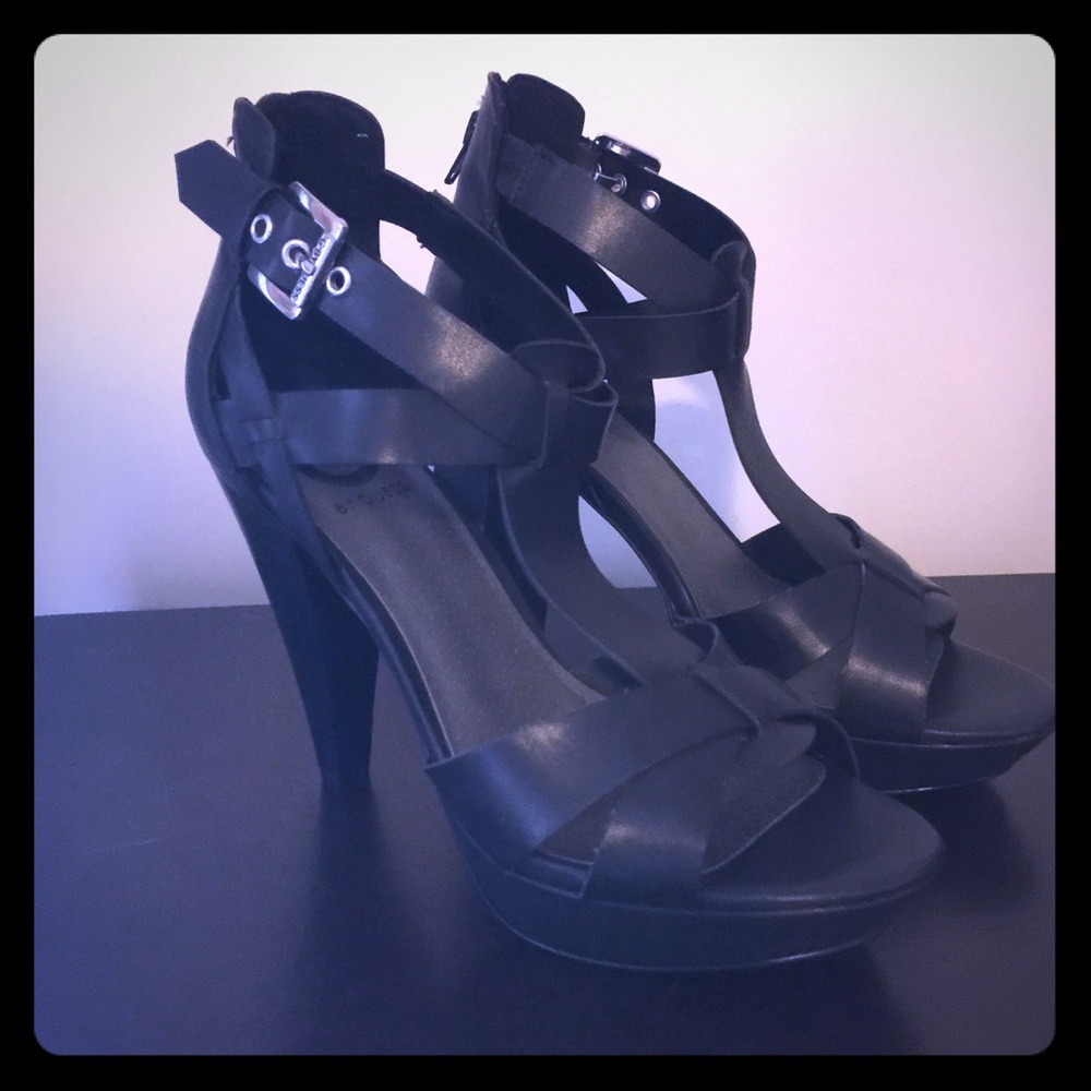 NWT GUESS high heels stilettos