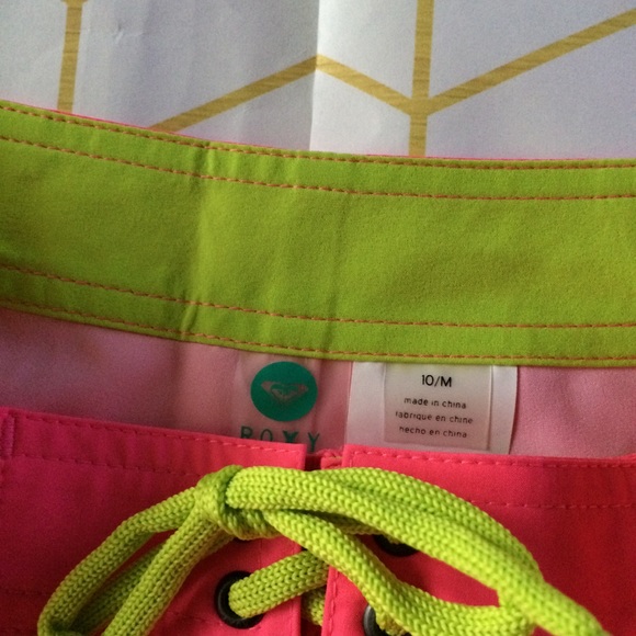 3/$35 Sample Sale! Roxy Girl Beach Shorts, M(10) - Picture 3 of 4