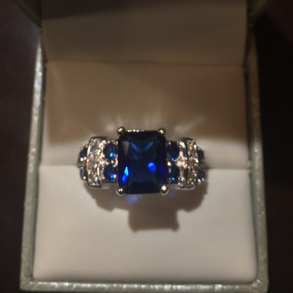 Sapphire dinner ring - Picture 2 of 5