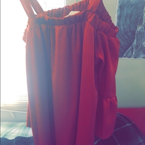 Red of the shoulder mini dress - Picture 2 of 3