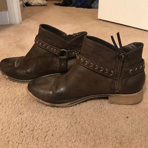 Roxy Brand. Great condition. Ankle booties