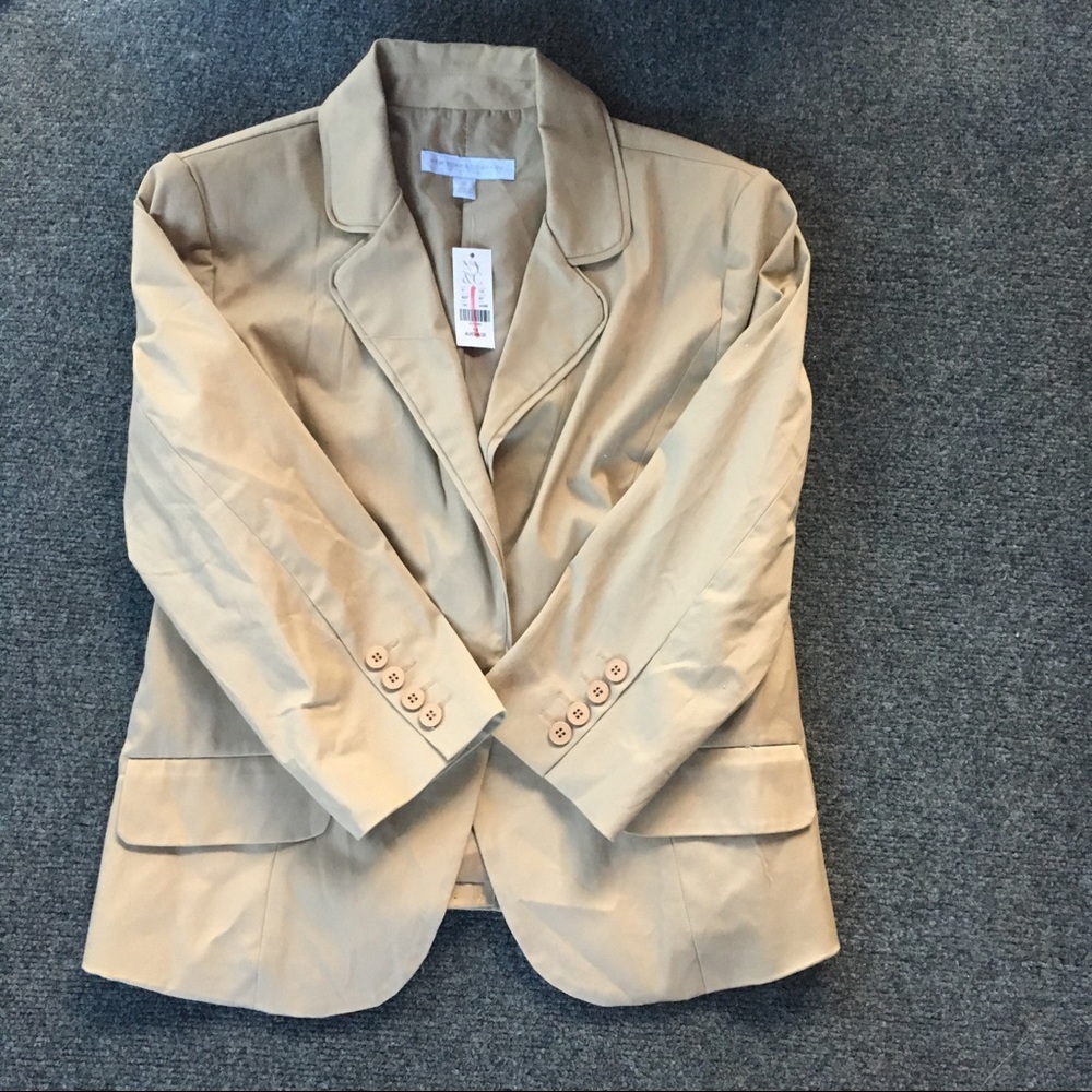Khaki tan, three quarter length sleeve blazer