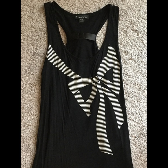 Forever 21 Tops - Forever 21 Black White Bow Design Tank Top Sz M 🎀