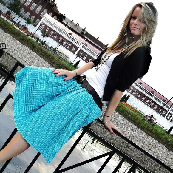 Meet your Posher, Nuta - Picture 1 of 1