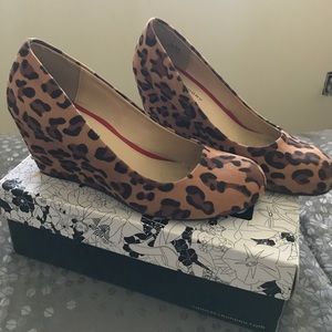 Leopard wedges
