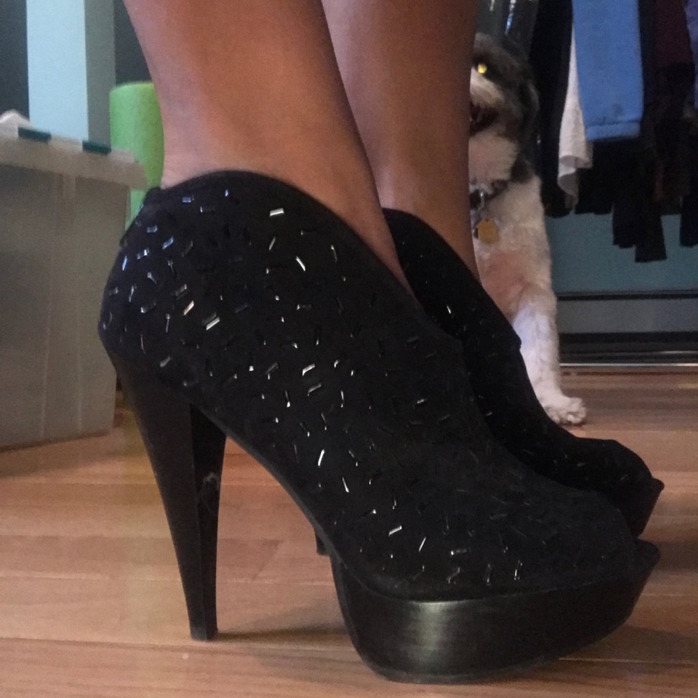 Jessica Simpson black pumps