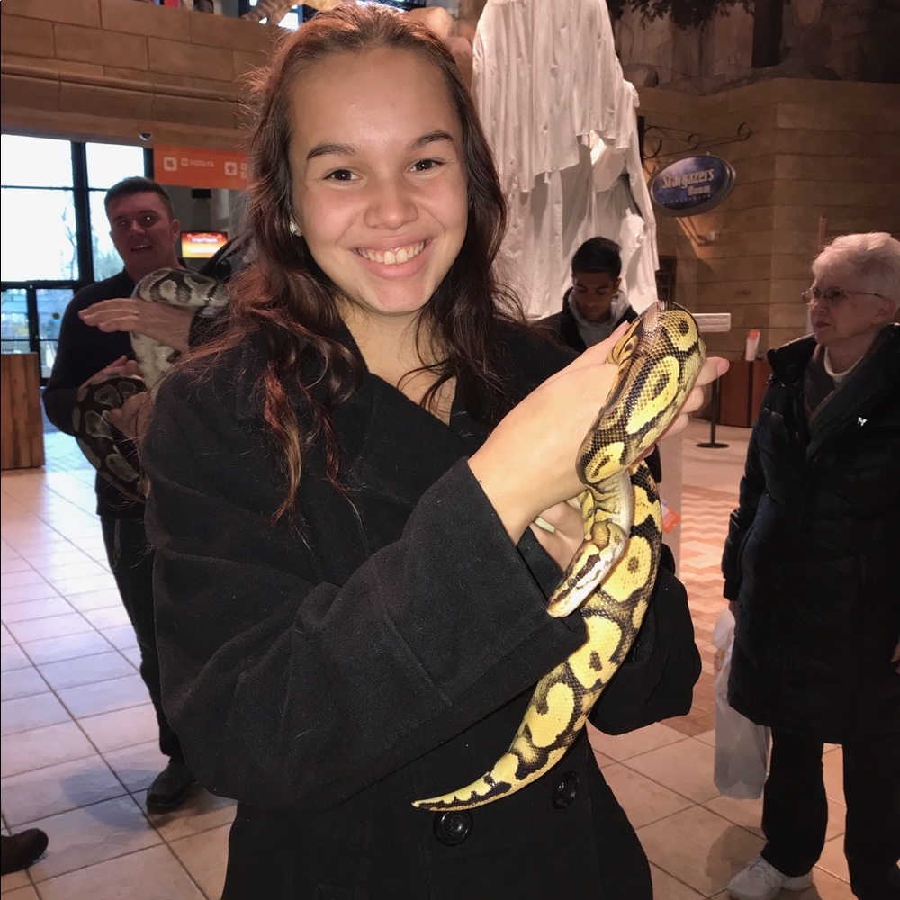 Meet your Posher, Tayia