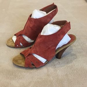 Bivel suede sandals