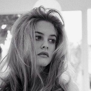 Meet your Posher, Isabel