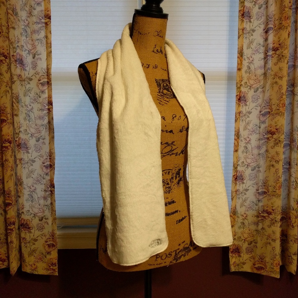 Women's North Face Scarf