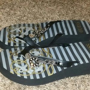 Guess Elevated Flip flops
