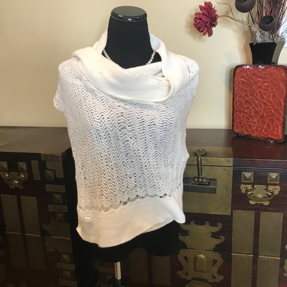 White Knit Convertible Top/Scarf/Shrug - Picture 4 of 4