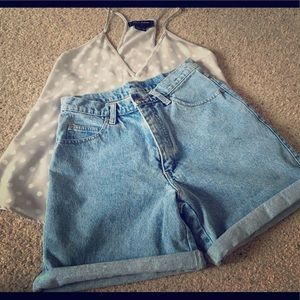 Size 7 Rolled Levi's shorts high-waist