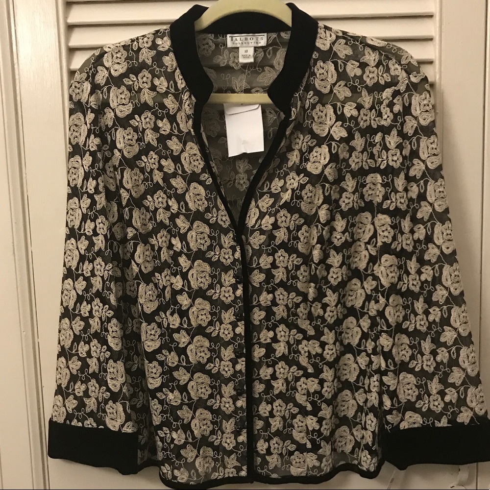 BNWT sheer blouse with velvet collar & cuffs