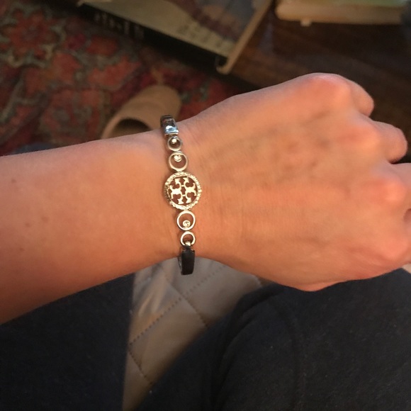 ❌SOLD❌ Silver Tory Burch Bracelet - Picture 4 of 4