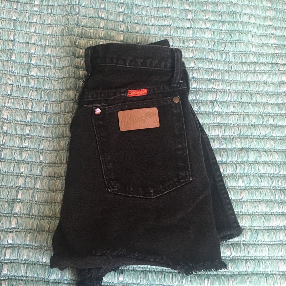 Wrangler high waisted shorts🖤