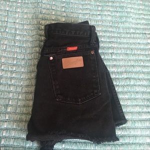 Wrangler high waisted shorts🖤