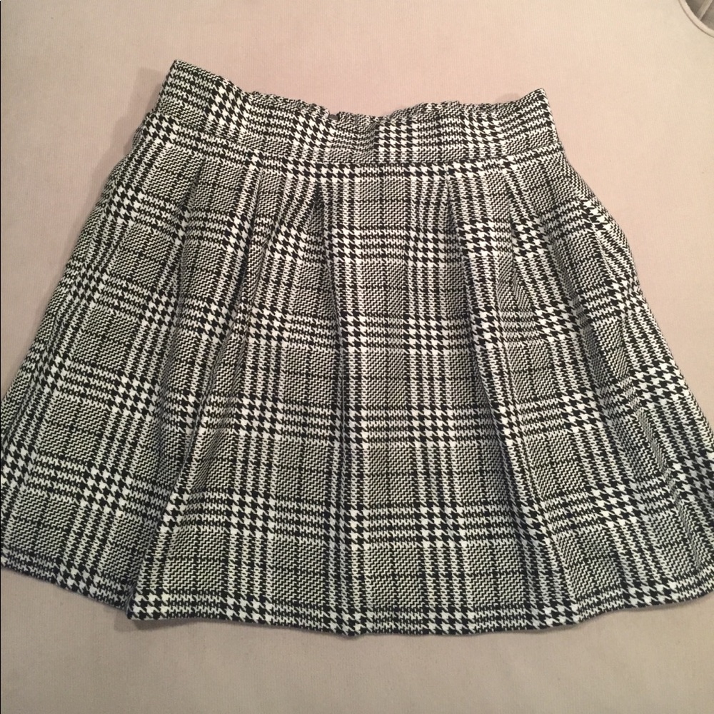 NWOT Plaid black and white skirt