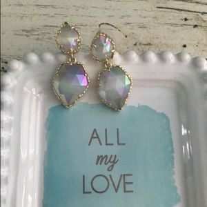 NEW gold Kendra Scott Quincy earrings. Sold out!