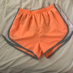 NIKE running shorts size M🍊🍊🍊🍊