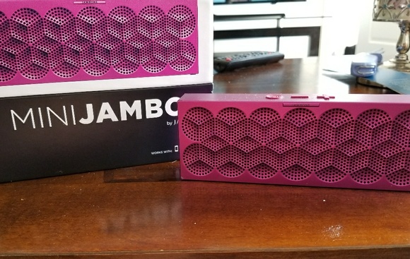 Mini Jambox Bluetooth speaker - Picture 1 of 5