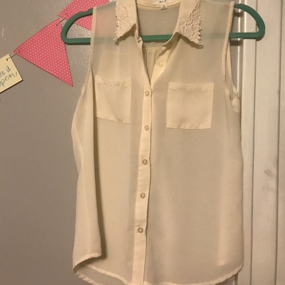 Cream button down sleeveless top! - Picture 1 of 2