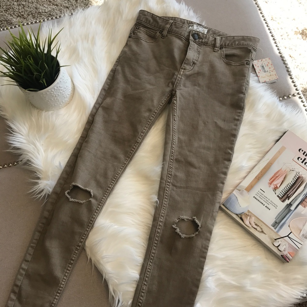 Free People khaki skinnies, super comfy