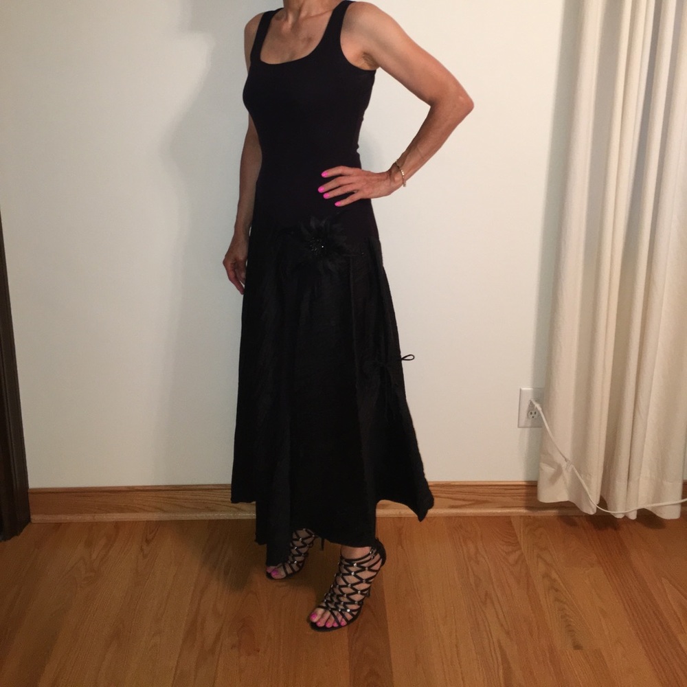 Trendy and original long black dress!