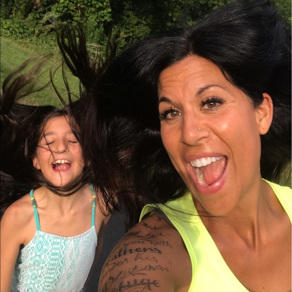 Meet your Posher, Andrea - Picture 2 of 4