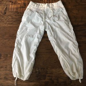 Lululemon studio crops white size 6
