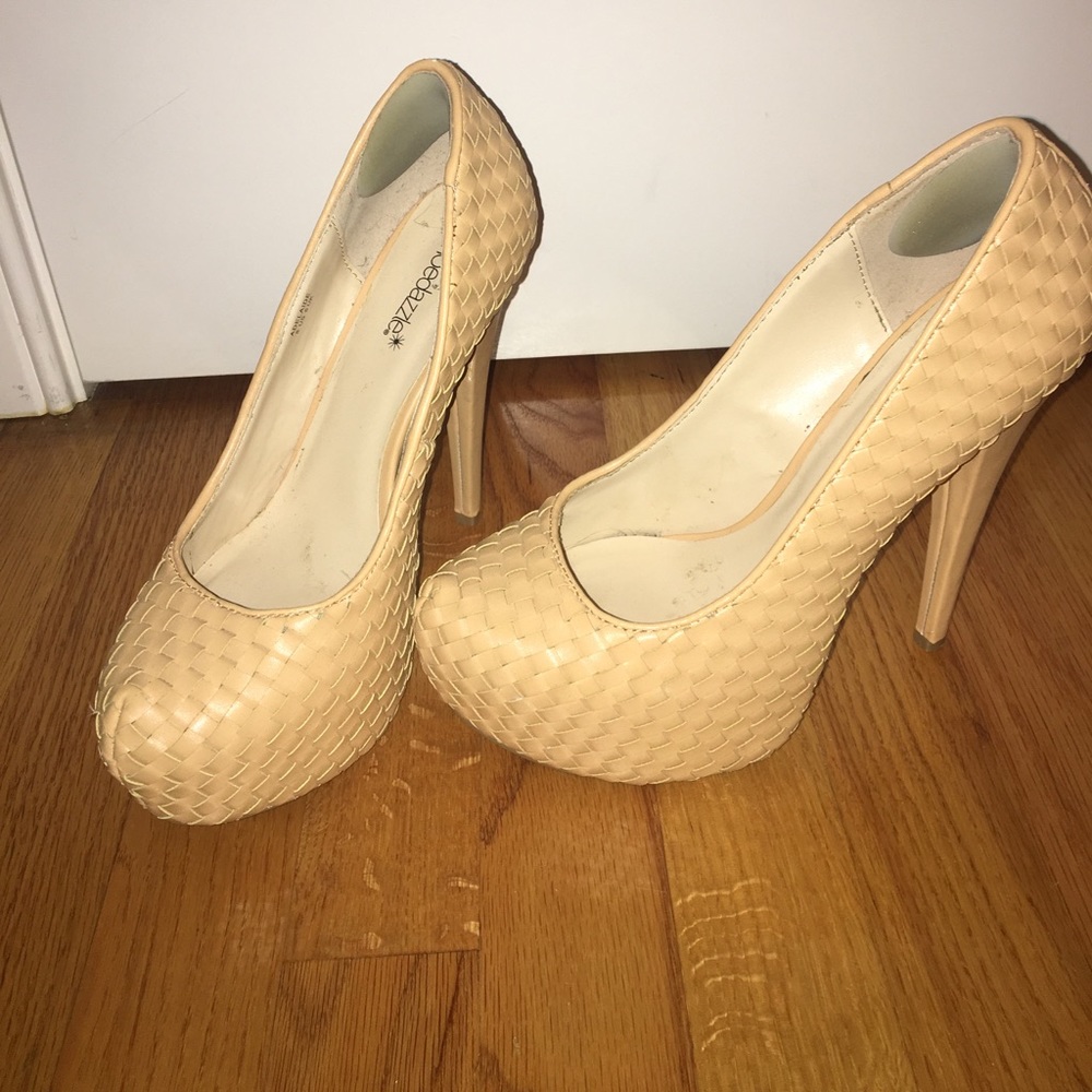 Woven heels