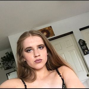 Meet your Posher, Elina