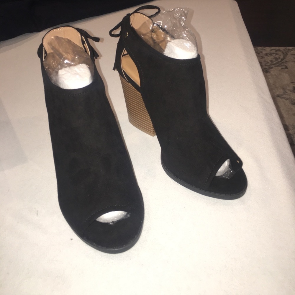 Qupid black suede pumps