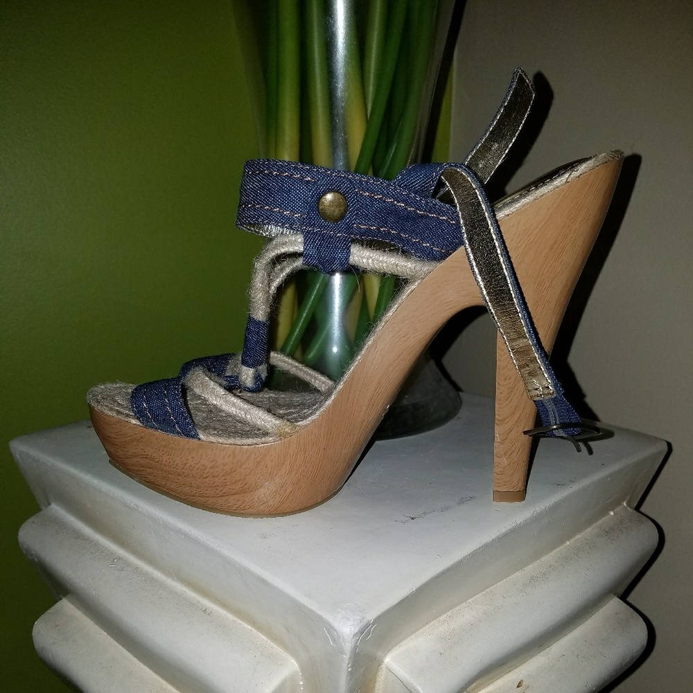 Sandals - Picture 2 of 3