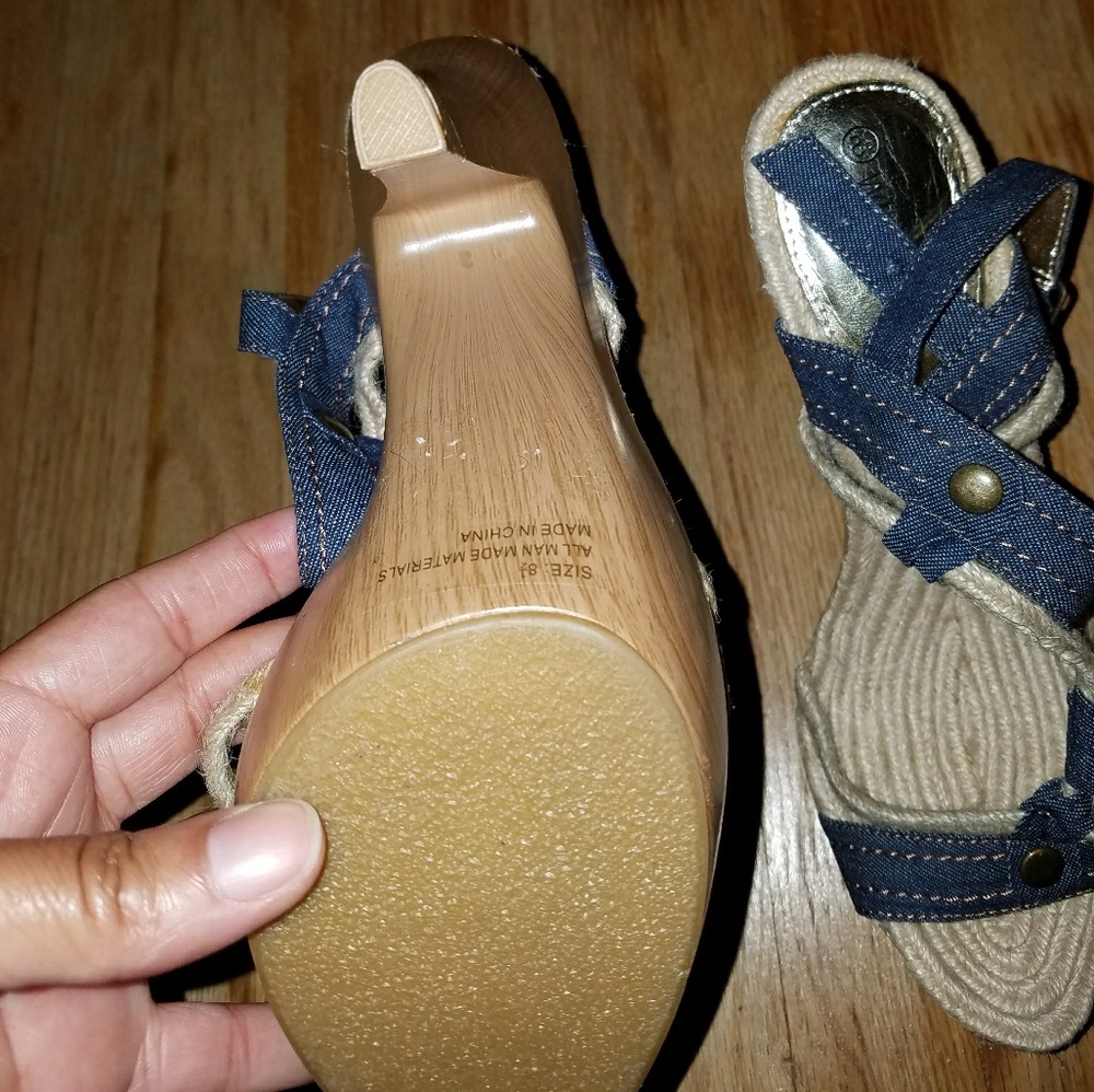 Sandals - Picture 3 of 3