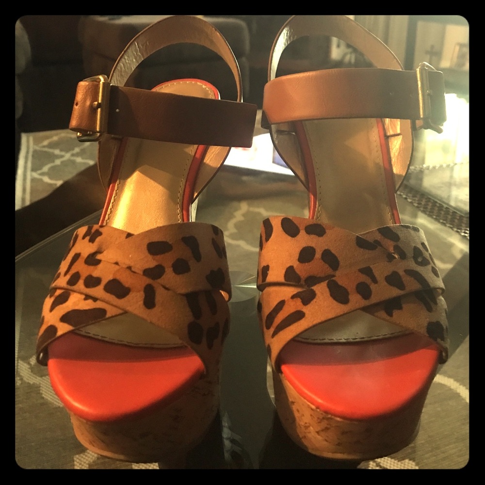 Super cute leopard wedges 💋