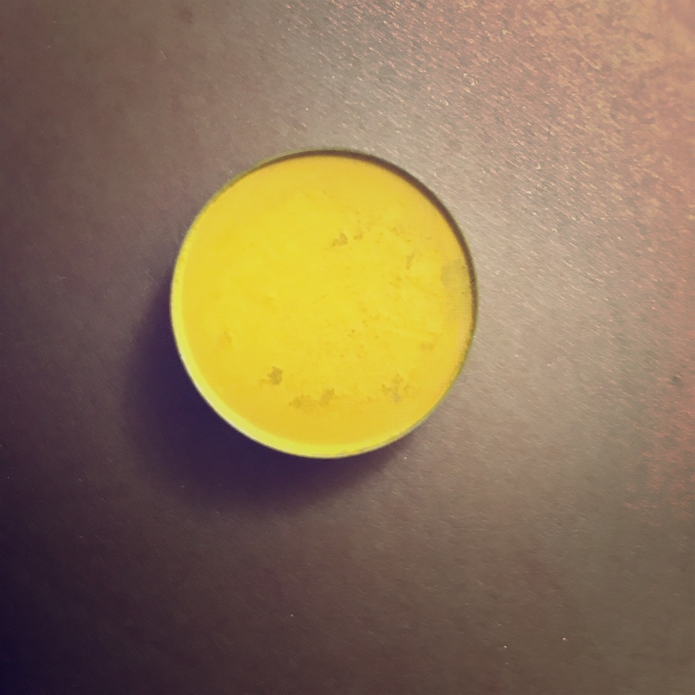 MAC eyeshadow 💛CHROME YELLOW💛
