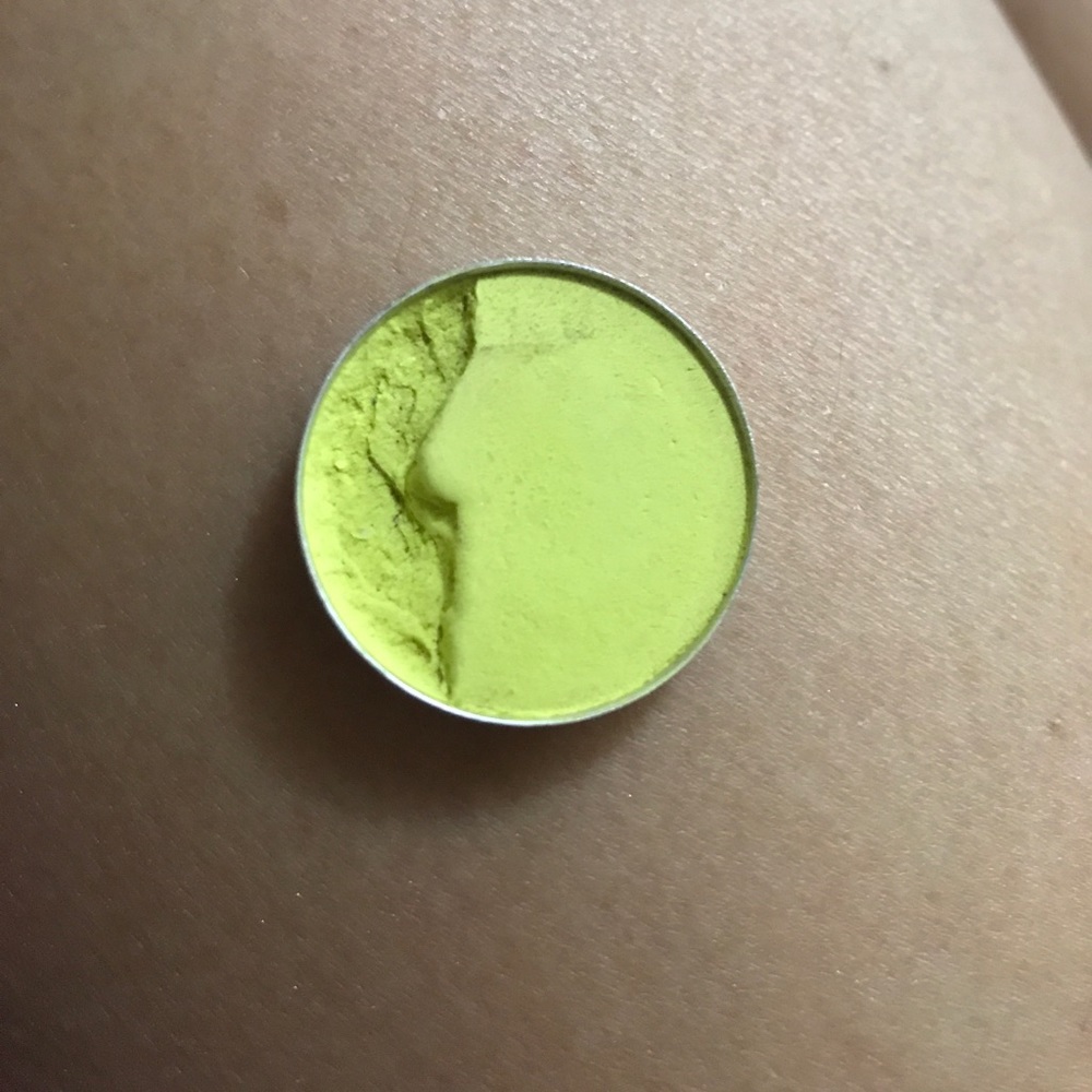 MAC eyeshadow 💛💚SUNNY SPOT💚💛