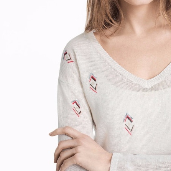 HPWhite house black mark  SWEATER - Picture 2 of 2