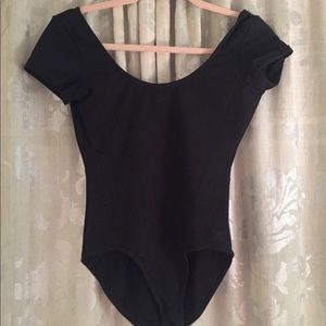 Low back, short sleeve body suit