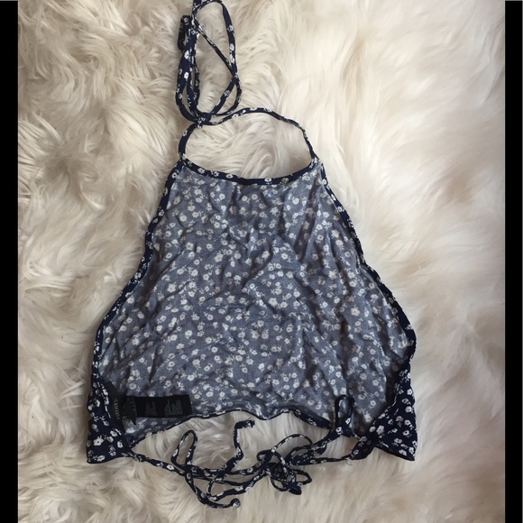 Navy & white floral print crop top with open back✨ - Picture 4 of 7