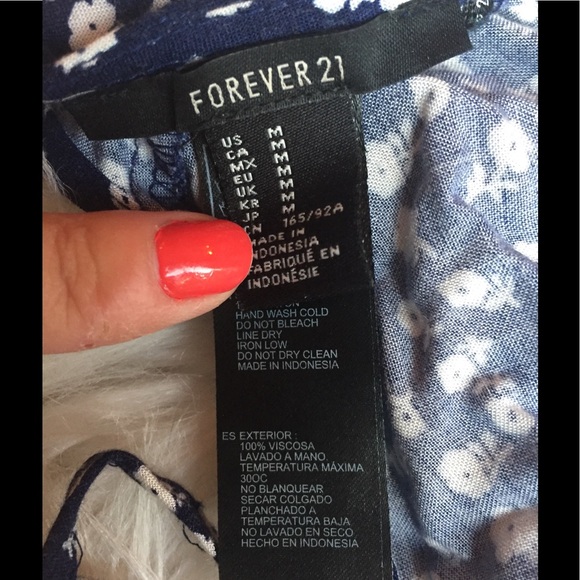 Navy & white floral print crop top with open back✨ - Picture 6 of 7