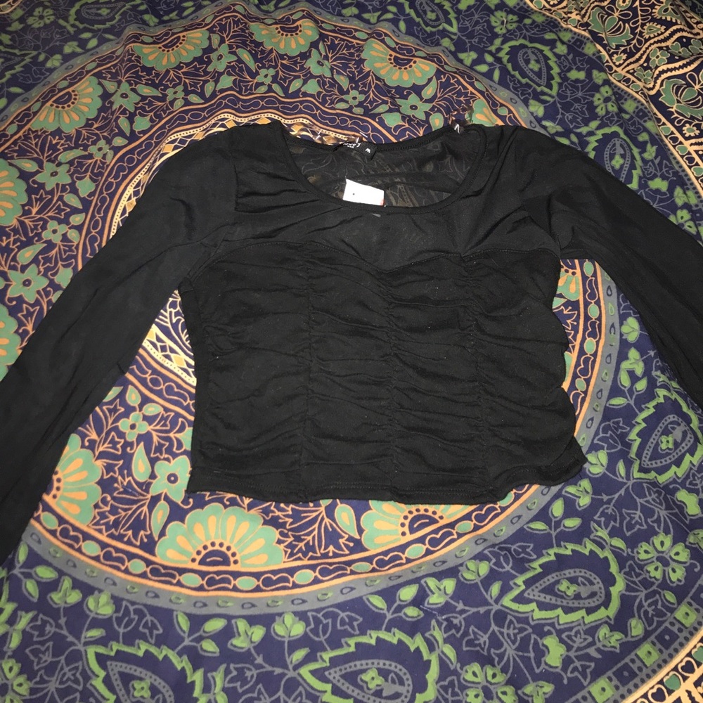 NEVER WORN black crop top with mesh sleeves
