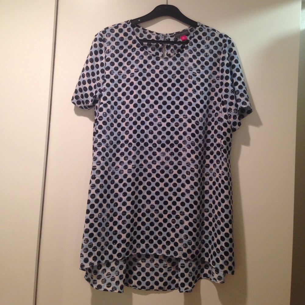 Vince Camuto flowy polka dot high/low top.  MED