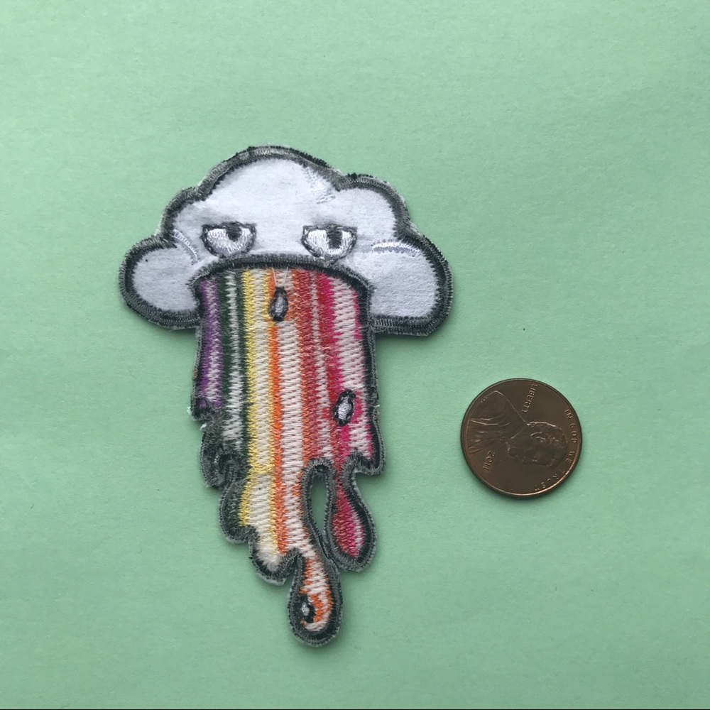 Cloud barfing a rainbow Iron On patch - Picture 2 of 3
