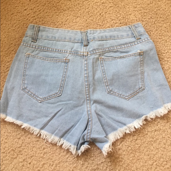 Light wash denim high waisted shorts NEVER WORN - Picture 2 of 3