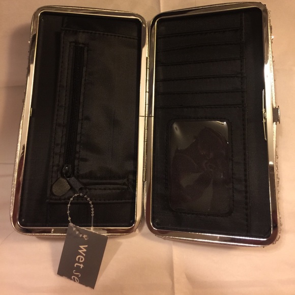 Clutch style wallet - Picture 2 of 4