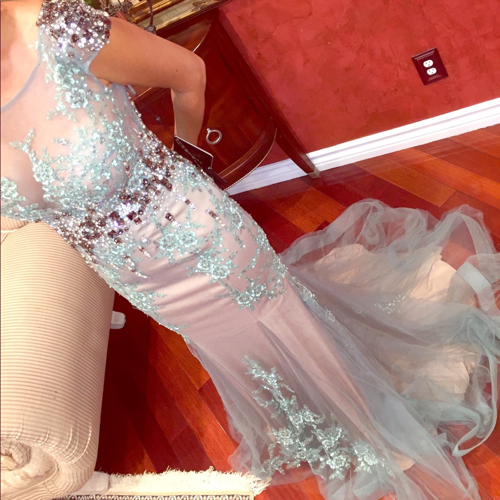 STUNNING EVENING GOWN