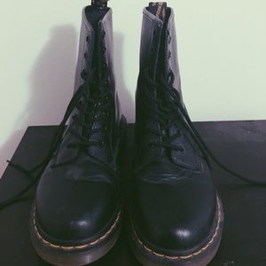 Doc Martens, Dr. Martens