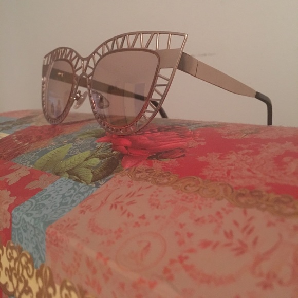 Laser Cut Cat Eye Fashion Sunglasses Rose Gold - Picture 2 of 4
